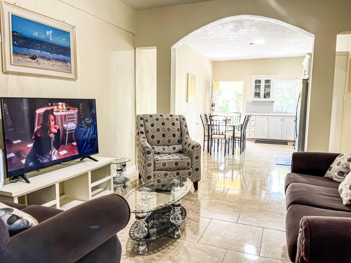 Отель Red Hassell Manor Порт-Антонио Экстерьер фото